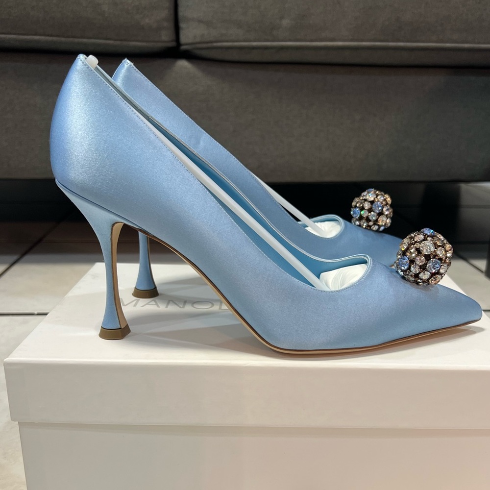NEW Sky blue Manolo Blahniks - Picture 3 of 10